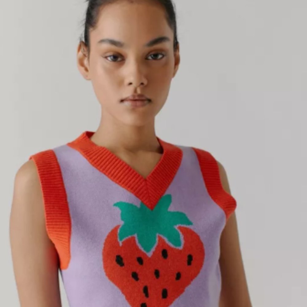 Urban Outfitters Strawberry Cropped Randi Vest size Medium NWOT